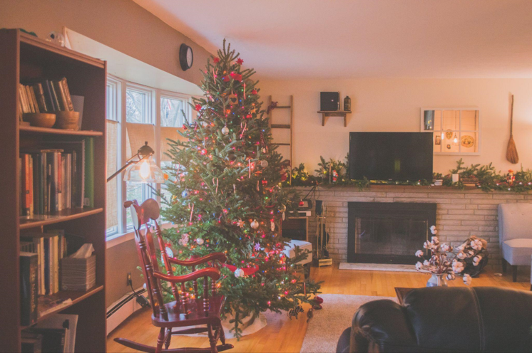 How to Choose the Perfect Pre-Lit Christmas Tree for Your Home